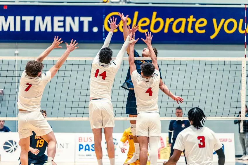 MVB RECAP: Gryphons Season Ends in Tough Four Set Loss to
Queen’s in OUA Quarterfinals